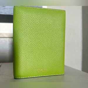 NWOT Tory Burch New York Leather Passport Case Wallet Green With Gold Logo